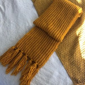 Yellow knitted Scarf